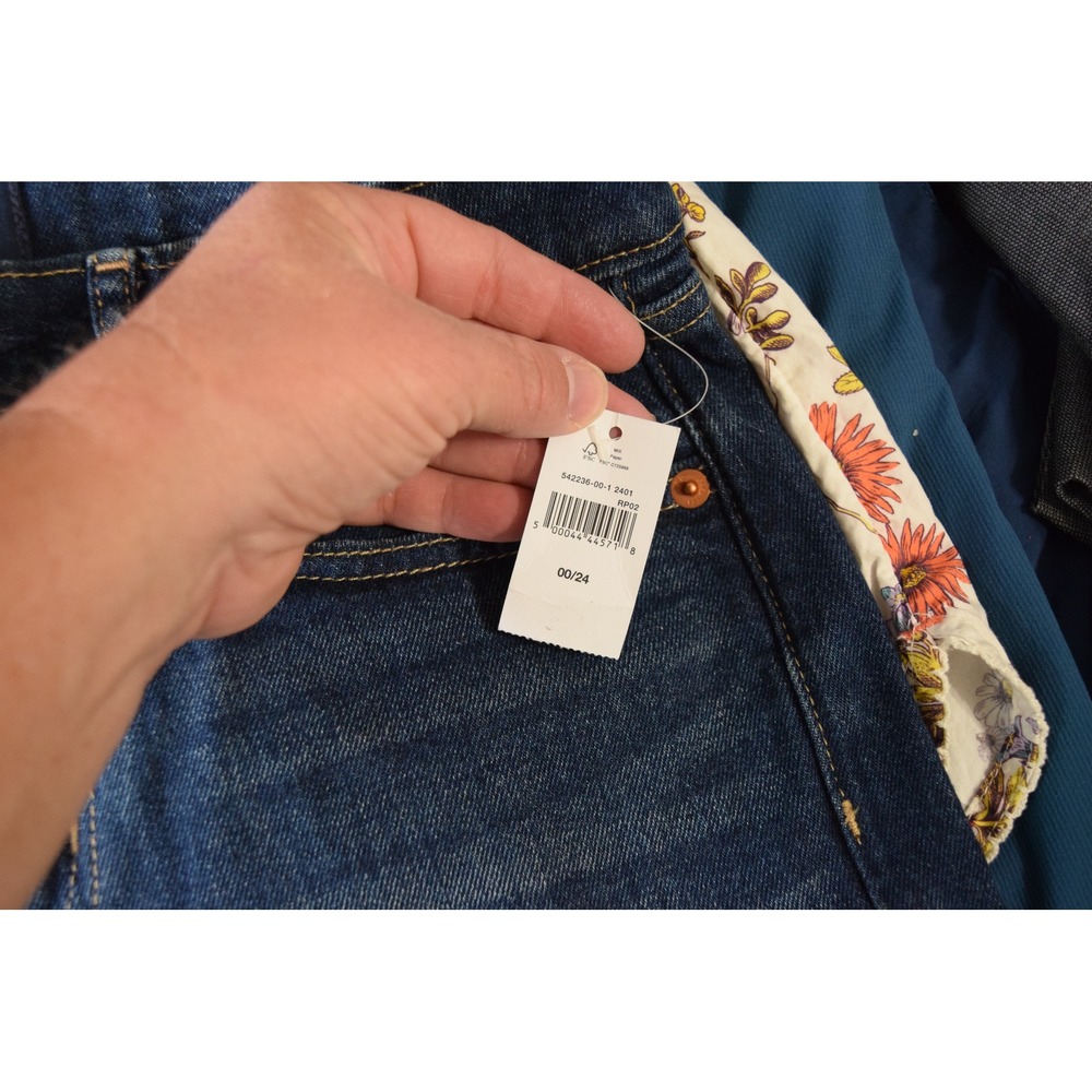 GAP Denim Shorts 5 Inch Womens 00 24 Blue Raw Hem Roll Cuff Jeans New - Picture 3 of 6